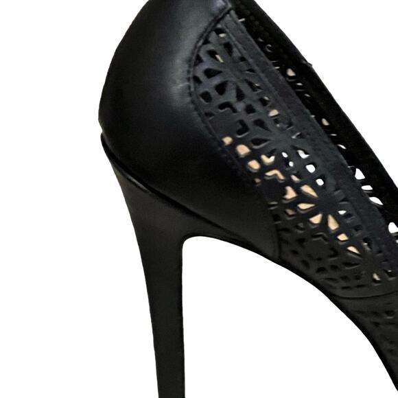 Badgley Mischka Leather Lasercut Accents Black Pumps Size 8.5 M - Picture 9 of 16